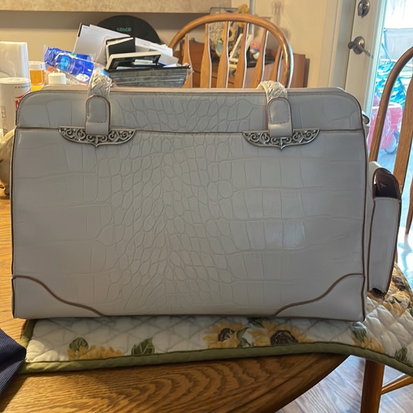 Bueno white purse in excellent condition never been used - Picture 3 of 8